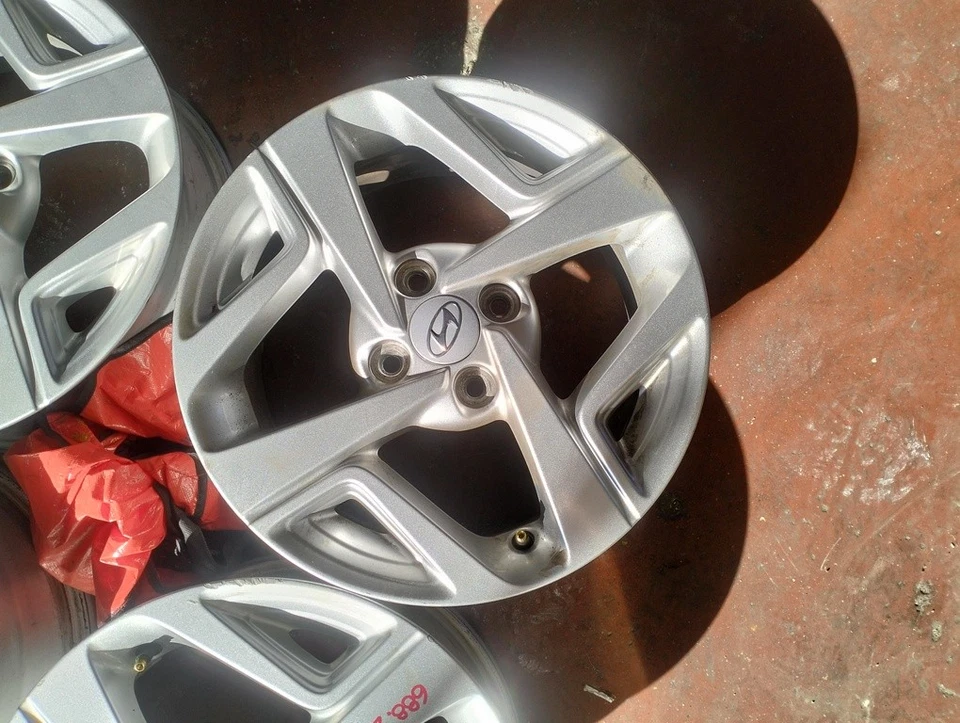 CERCHI Hyundai i10 3 serie 2021 N. 4  In lega  4  FORI 15"  6J  H2 ET 48 AB9492 - Imagen 4 de 4