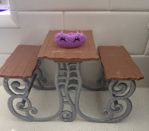 Monster High Doll Deluxe 🏫 Picnic Table Silver Brown Clawdeen sleeping mask