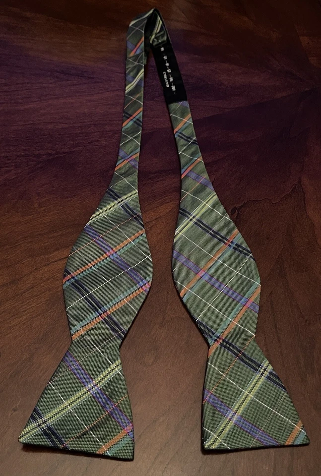 Blue Green Hand Made 60% Silk 40% Polyester Men’s Bow Tie Made In China - Image 2 of 4