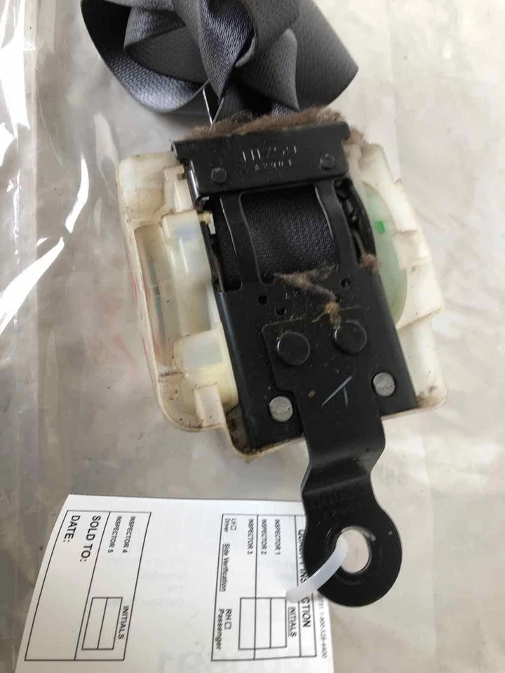 2003 2004 MITSUBISHI MONTERO SPORT Front Seat Belt Safety Belt Retractor Right - Image 2 of 4