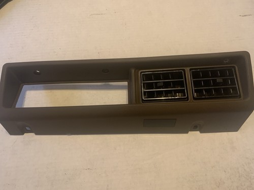OEM 1979-1983 Datsun Nissan 280ZX Center Dash Vents Trim 68720 P7100