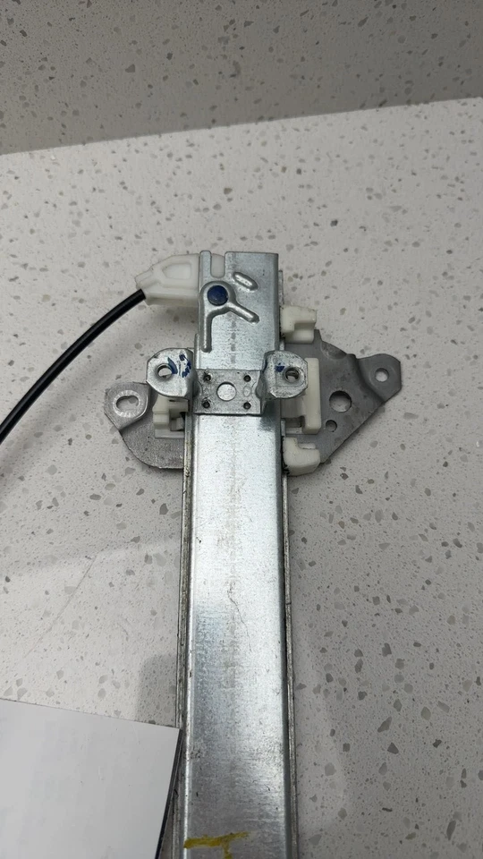 00 01 02 03 04 05 06 NISSAN SENTRA Front Door Regulator Nissan Right W/ Motor Foto 3 de 4