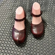 Dansko Mary Jane Burgundy Leather Clogs Wedge Heel Buckle Comfort 8.5 - 9 EUR 39