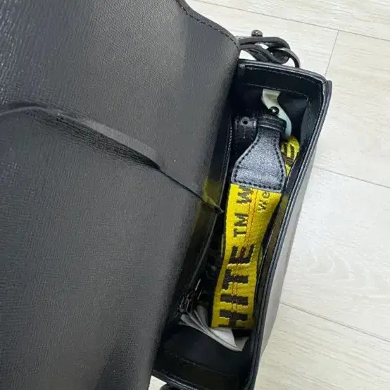 Off-White Flap Bag for Women thumbnail 3