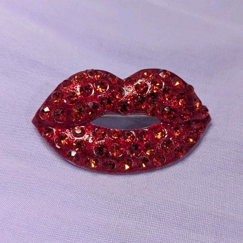 Red Glitter Lips Brooch Pin Rhinestone Metal Fashion Beauty Theme Undated Era