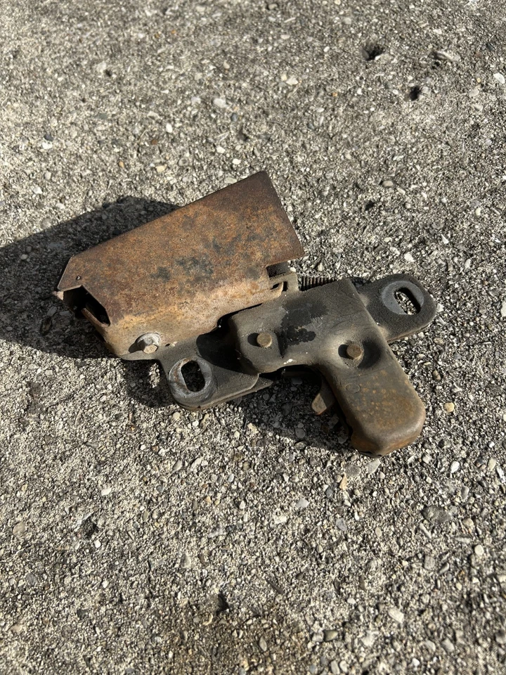 OEM 80-86 Ford Truck Bronco capó pestillo lanzamiento 1980-1986 F100 F150 F250 F350 Foto 4 de 4