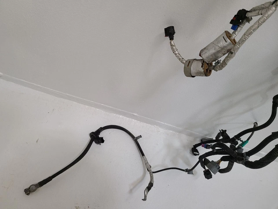 2017 - 2018 CHEVROLET SILVERADO 1500 Engine Wire Harness  Foto 2 de 4