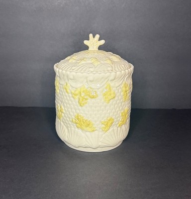 Belleek Pottery (Ireland) New Shell Yellow Seashell Biscuit Barrel with Lid