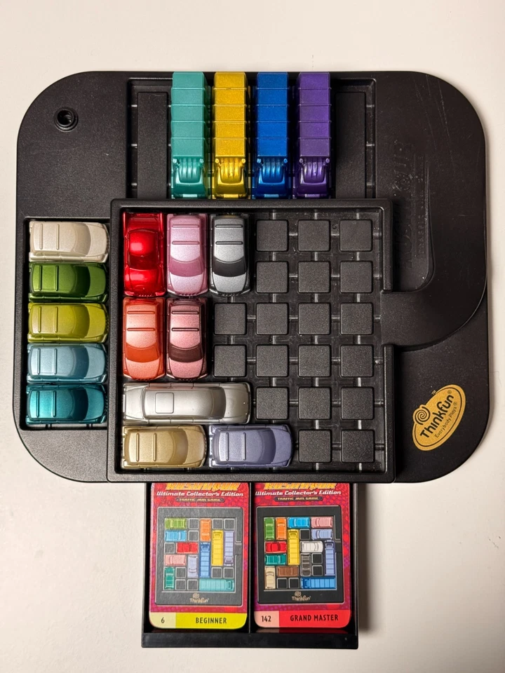 ThinkFun Rush Hour Ultimate Collectors Edition Brettspiel Strategiespiel ab 8J. - Bild 2 von 4