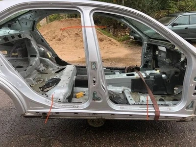 MERCEDES-BENZ E W212 Right Side Metallic Sideskirt Cover 2.20 Diesel 21315139 - Image 1 of 3