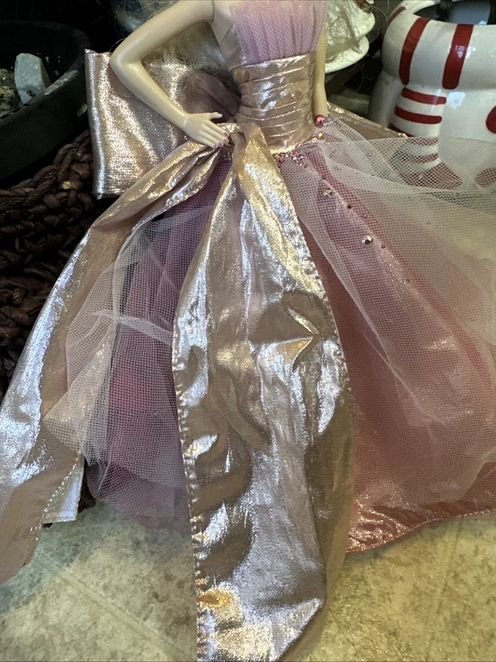 Barbie Rosa Vestido Coleccionista Moda Muñeca - Rubia, Elegante Ropa de Noche Foto 4 de 4