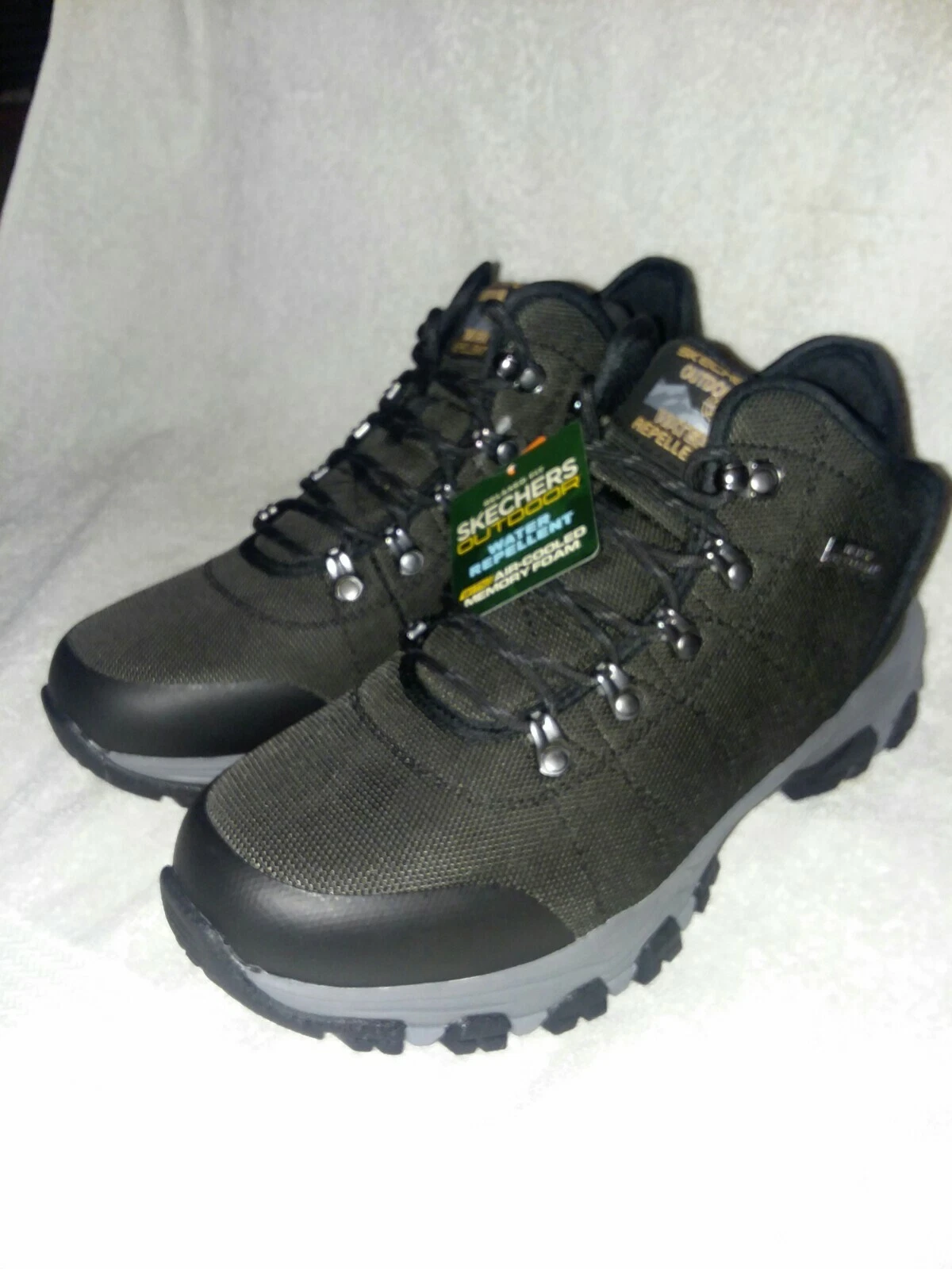 NEW Skechers Men's Selmen-walder Lace Up Boots Hiking Size 8 Black never worn