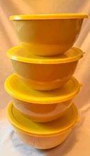VTG Enamel Mixing/Serving Nesting Bowls w/ lids (Set of 4)