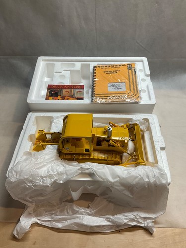 International brand, TD-25 Crawler, 1:25 scale collectable models.