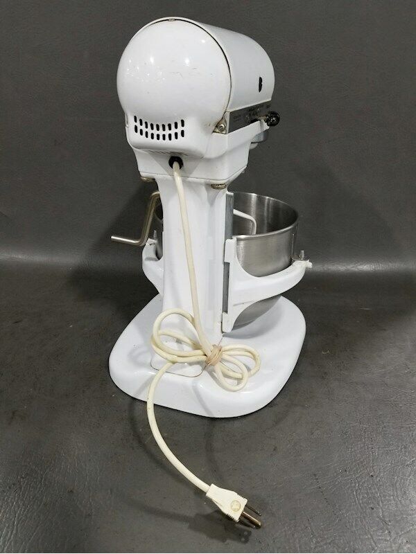 KitchenAid Lift Stand Mixer Model K5SS White with KitchenAid Lift Stand Mixer Model K5SS White with