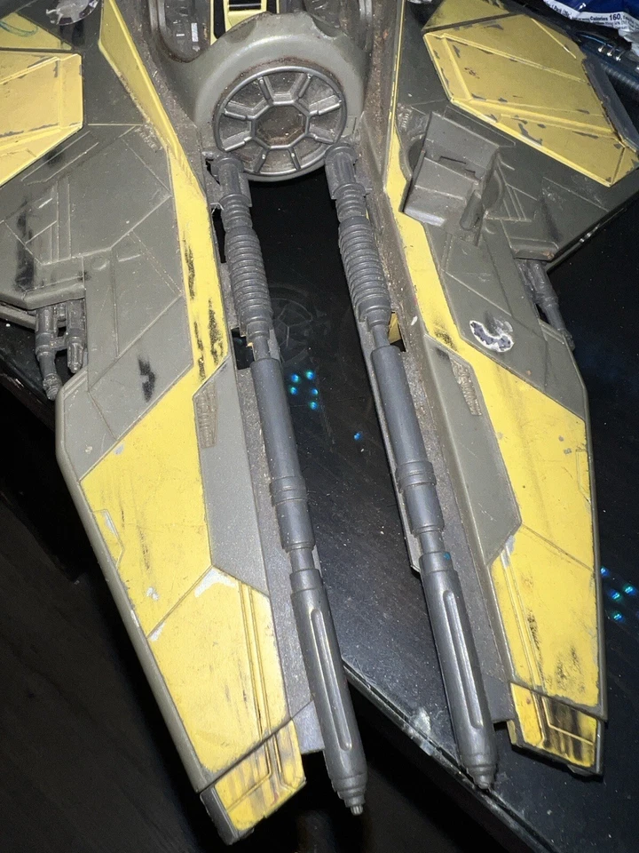 Hasbro Star Wars Anakin Skywalker Jedi Fighter Ship Starfighter 2004 amarillo/gris Foto 3 de 4