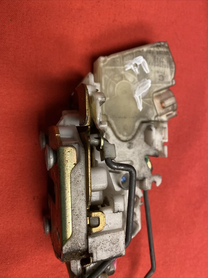 2003 英菲尼迪 QX4 门锁闩锁致动器左前驱动器侧原始设备制造商 FLH — 第 4/4 张图片