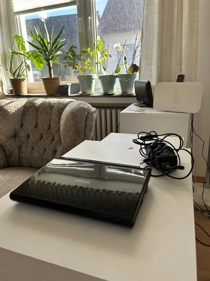 Targa Netbook Traveller 1016 Windows 10 Gebraucht Laptop - Bild 2 von 4