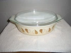 Vintage 1959 PYREX "Golden Hearts Casserole Dish" Off-White & Gold (2.5 Qts.)