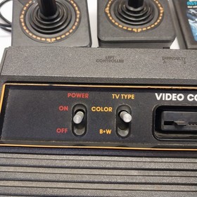 Atari CX-2600 kingtek SN 81080239 no power cord W/2 joysticks 3 games