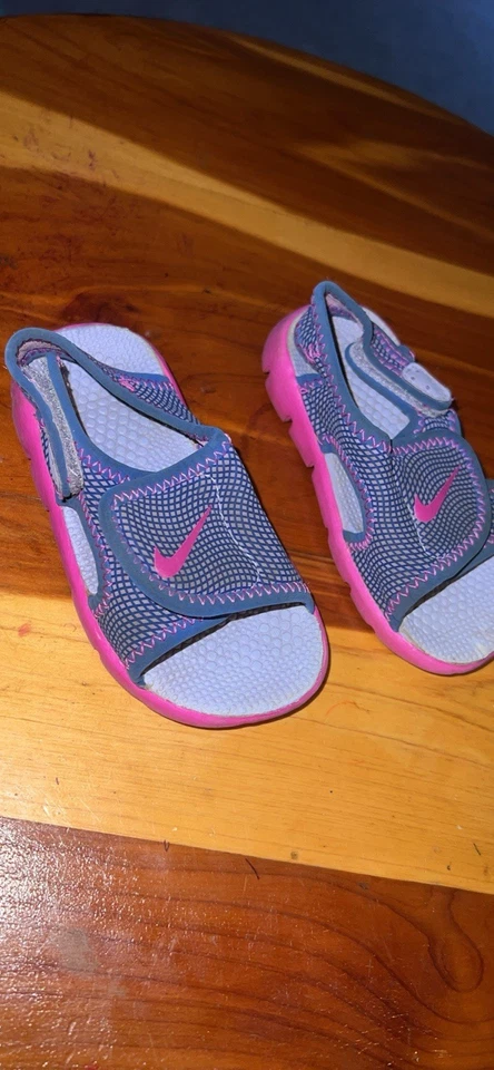 Lote de cinco zapatos para niña talla 4 Nike Puma Foto 2 de 4