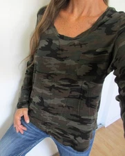 New Social Standard by SANCTUARY Womens XXL Long Sleeve Top Green Camo Pocket T