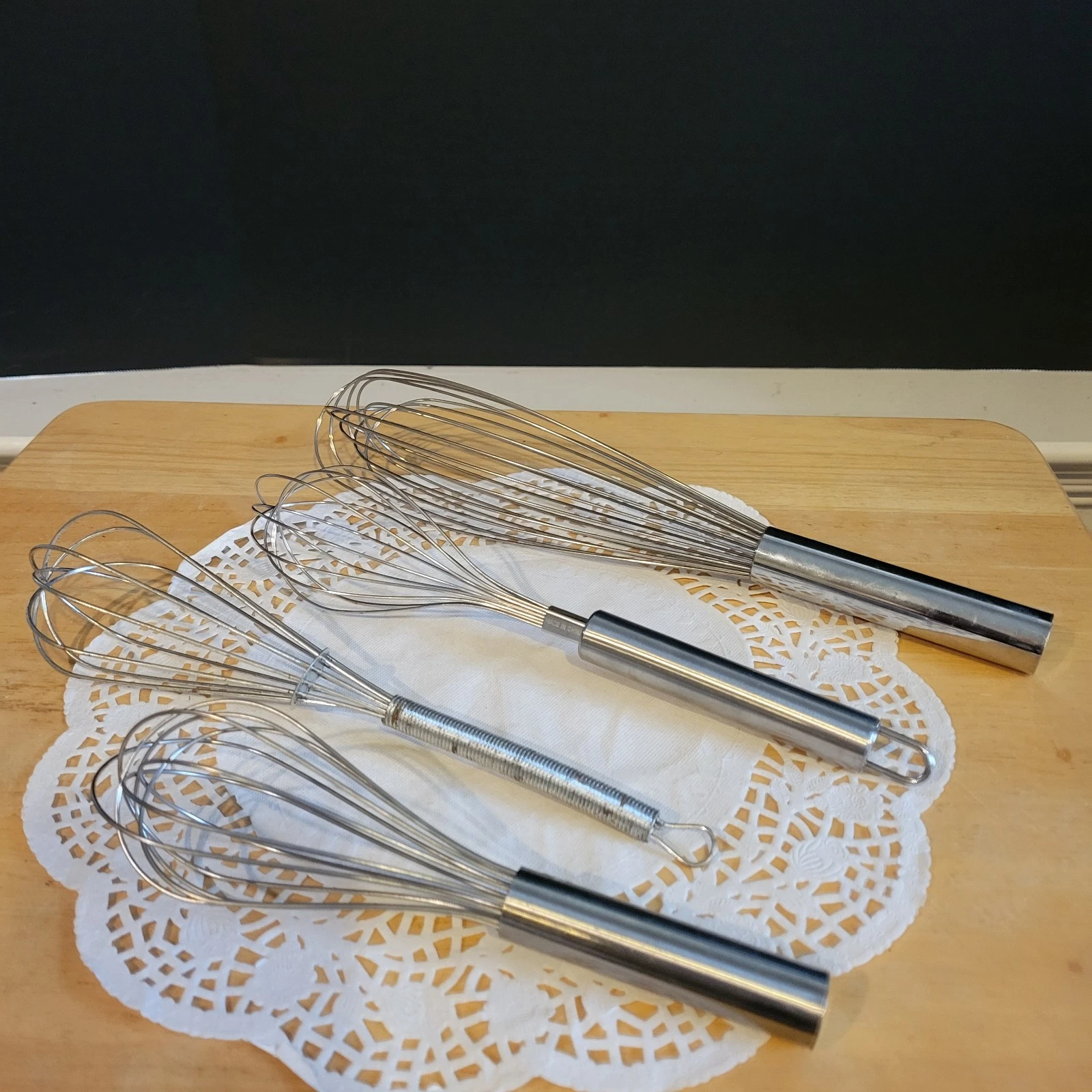 Lot of 4 Stainless Steel Whisks Unbranded 12" to 8"
Opens in a new window or tab