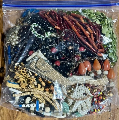 Mixed Lot Costume Jewelry MOSTLY BEADED NECKLACES Beads Vintage Modern