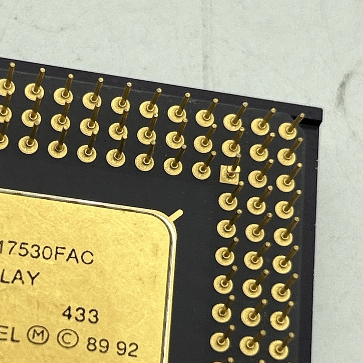 Intel 486 SX2 50MHZ with Heat Sink / s80486SX2 i486 CPU Intel 486 SX2 50MHZ with Heat Sink / s80486SX2 i486 CPU