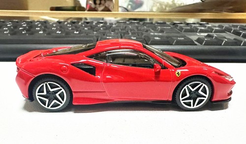 Bburago 1:43 Ferrari F8 Tributo Diecast Metall Modell Junge Spielzeugauto Neu in Box - Bild 3 von 6