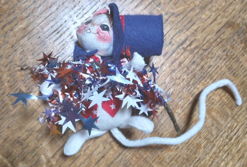 VINTAGE 6" Annalee Patriot Mouse~1997 ~Red/White/Blue Outfit~Very cute!