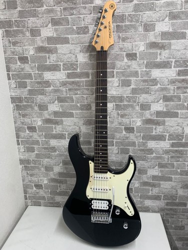 YAMAHA PACIFICA 112V Pacifica electric guitar with storage bag