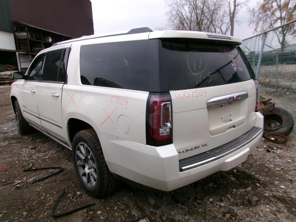 Used Washer Fluid Reservoir fits: 2015 Gmc Yukon xl 1500 Grade A Foto 3 de 4