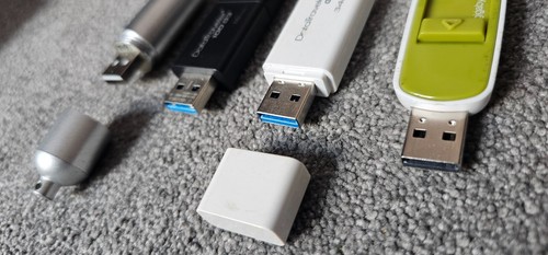 4 x USB Storage Pen Stick Kingston 64GB DataTraveler / 8GB Lexar / 16GB Uni - Bild 4 von 5