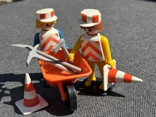 PLAYMOBIL klicky 3161 (1976) 2 Bauarbeiter mit Schubkarre, Pilonen, Werkzeug etc