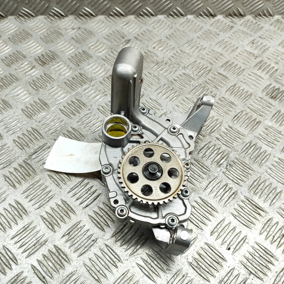 沃尔沃 XC40 B4 油泵 32140169 3229850 2.0 混合 145KW 2022 23516717 — 第 3/4 张图片