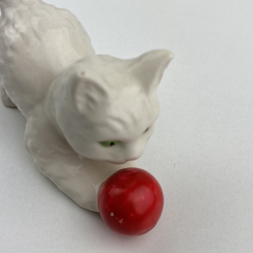 VTG Goebel Figurine White Cat Green Eyes Red Ball 3" West Germany READ - Picture 7 of 9