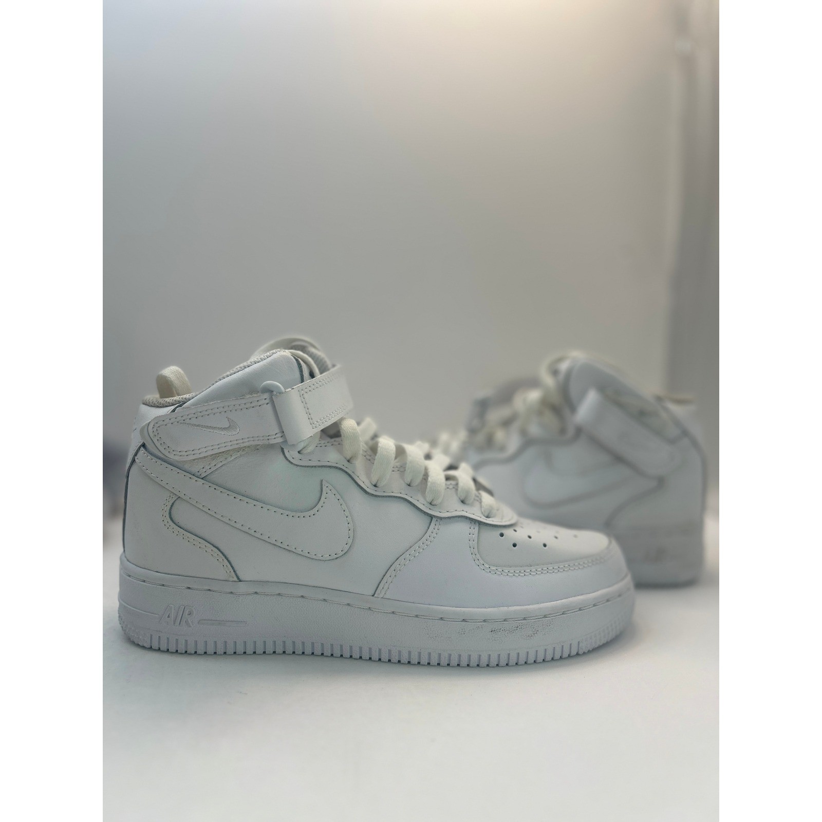 Nike Air Force 1 Mid Youth Size 5Y White Pre-Owned