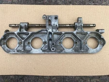 Kawasaki Z650 carburettor mounting plate bracket with shaft , See below