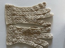 Vintage 1940s Beige Crotchet Lace Gloves