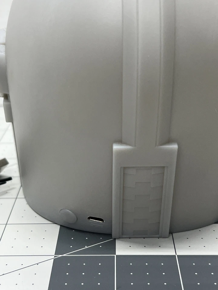 Luz de mesa em forma de capacete Star Wars The Mandalorian. USB e bateria. - Imagem 4 de 4