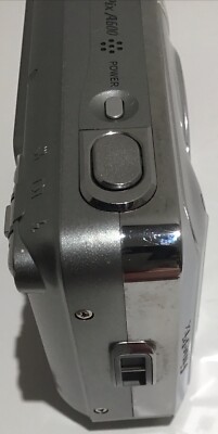 Fujifilm FinePix A600 – Appareil Photo Numérique Compact Argenté (pour Pièces)