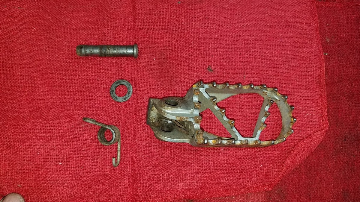 KTM 525 EXC 2005 RIGHT FOOT PEG REST FOOTPEG 78003041050 | eBay