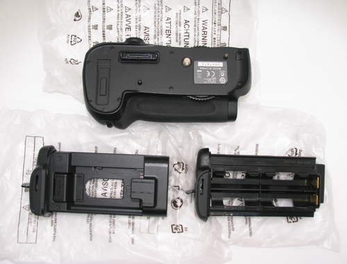 Genuine OEM Nikon MB-D12 Battery Grip for D800/D800E/D810/D810A extra ...