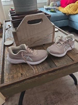 ASICS Women's Versablast Running Shoes Size 6 Light Pink And White