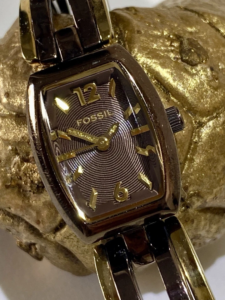 Лот из 3 винтажных женских часов Fossil F2 — розовые, коричневые и золотистые, фиолетовые циферблаты - Изображение 2 из 4