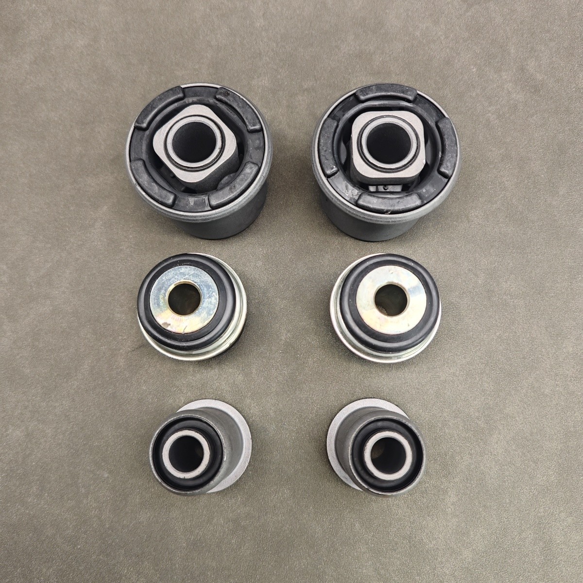 Front Lower Control Arm Bushing for Bentley Arnage PD30984PA PD30985PA PD24464PB