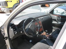 Radiateur Mercedes 210