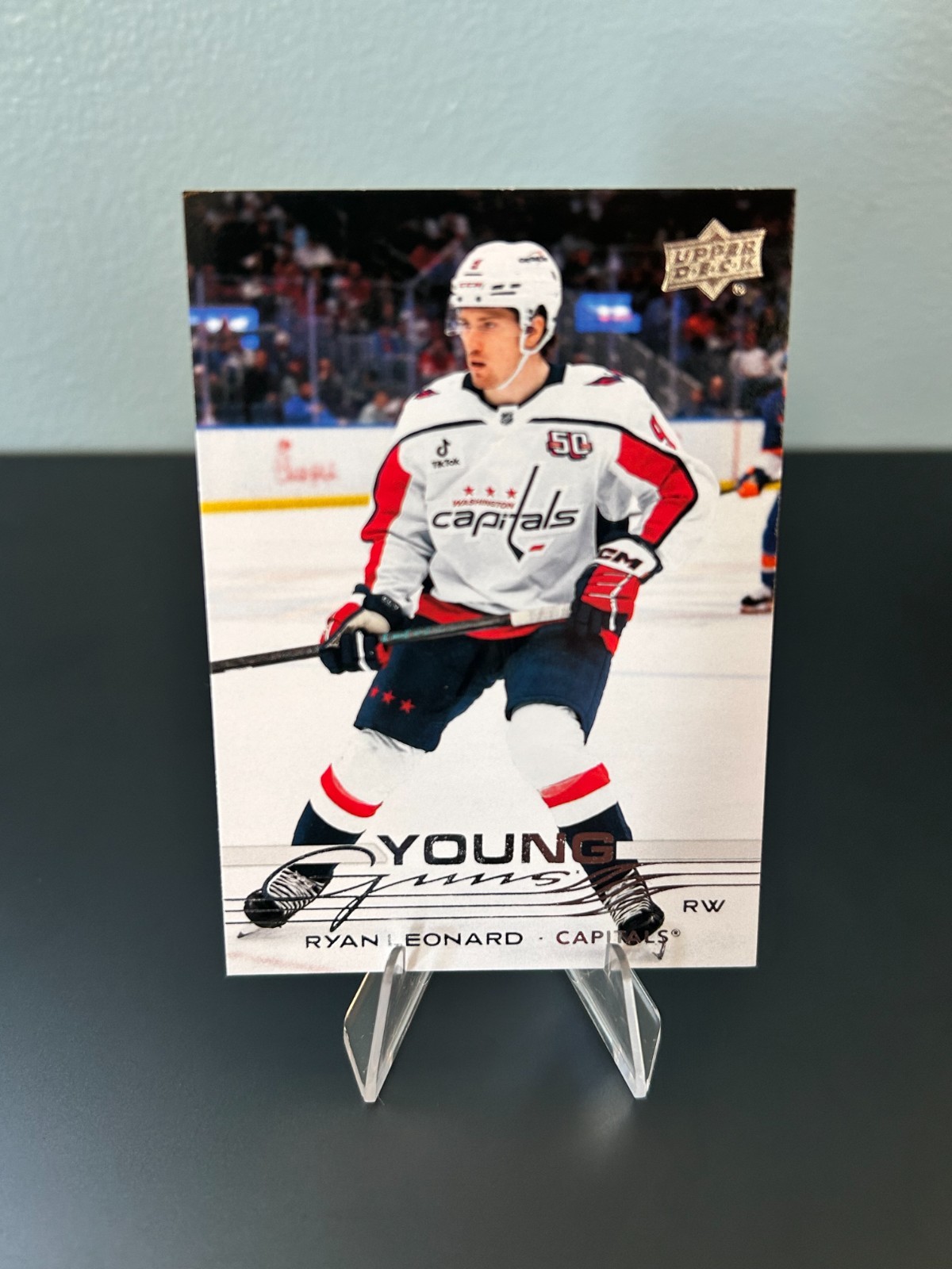 2025-26 Upper Deck Series 1 - Young Guns Ryan Leonard #238 (RC)