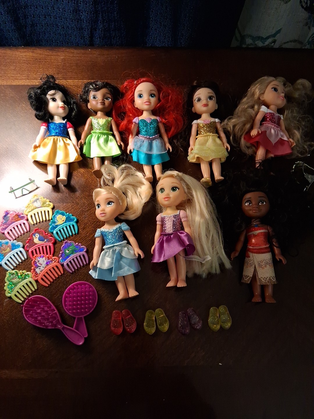 Set Of 8 .